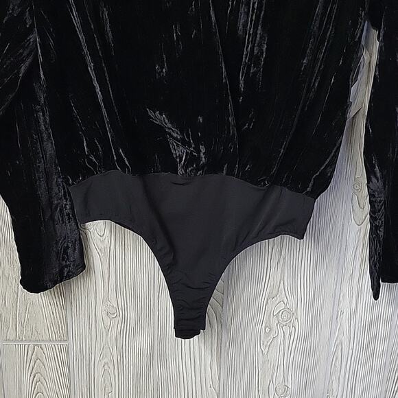 Good American Black Velvet V Neck Bodysuit Top Womens Size 2 Medium NWT - Picture 3 of 11